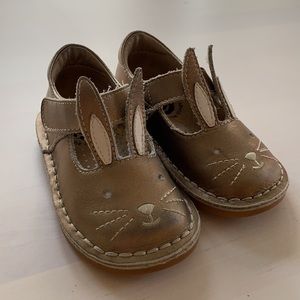 Livie and Luca bunny Learner shoes in copper gold - Size Toddler 5